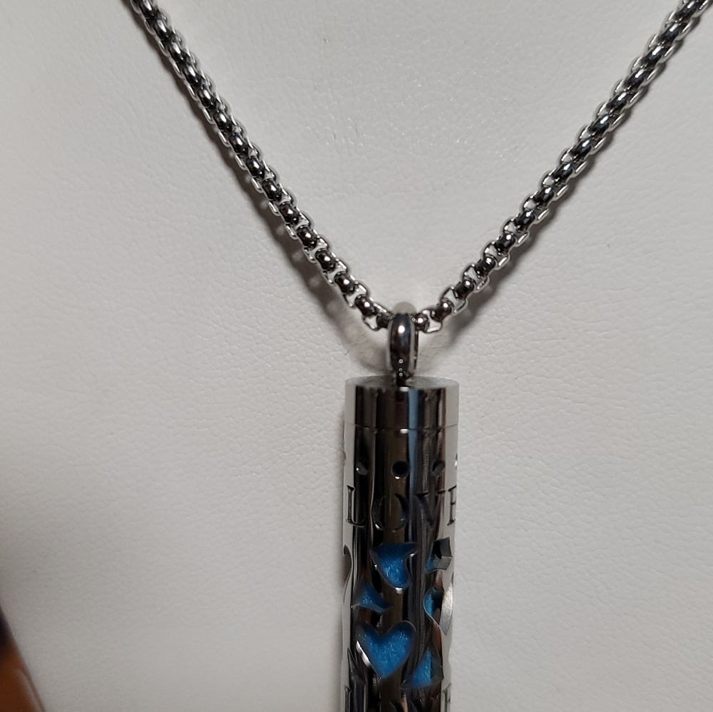 Necklaces - Picture 3 of 8